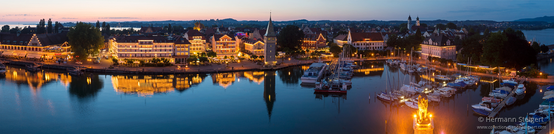 Blick auf den Lindauer Hafen am Abend