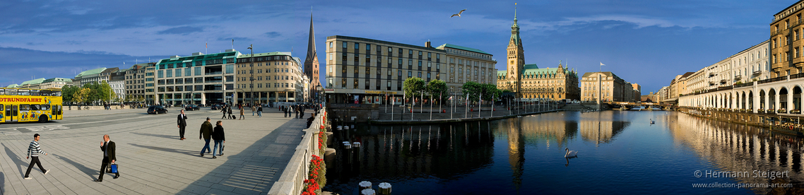 Jungfernstieg, Blick auf St. Petri, das Rathaus und die Alsterarkaden Jungfernstieg, Blick auf St. Petri, das Rathaus und die Alsterarkaden