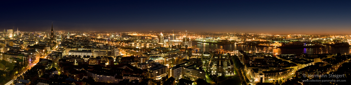 Rundblick vom Michel auf die Lichter der Stadt und des Hafens